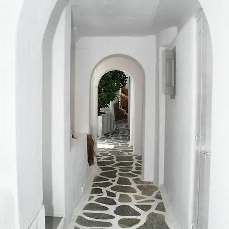 Отель Paolas τown Boutique